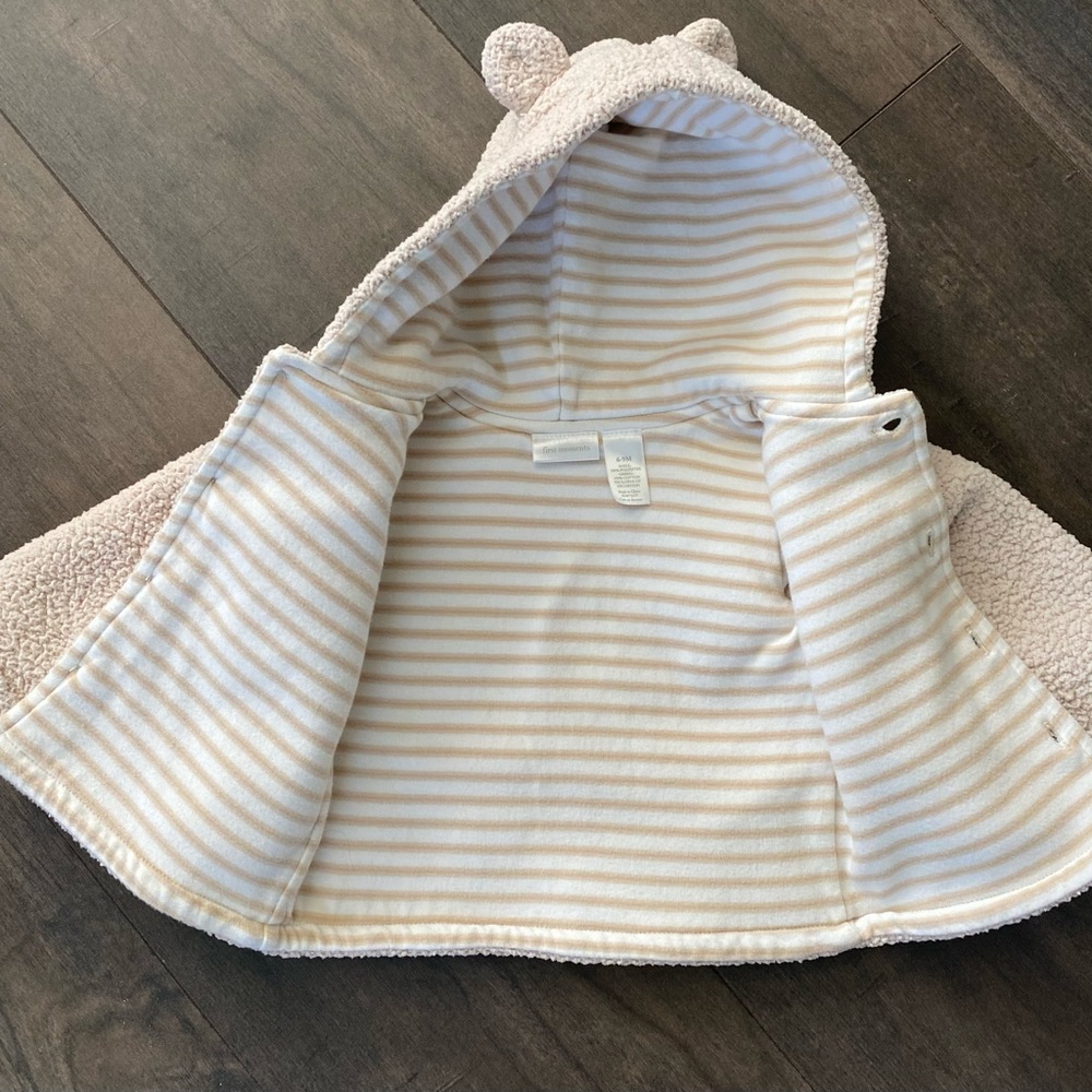 Infant 6-9 months fleece jacket with hood